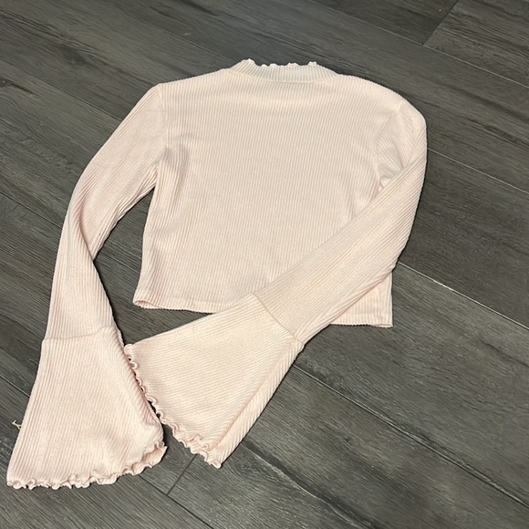 Light pink flair sleeve cropped top - Picture 2 of 2